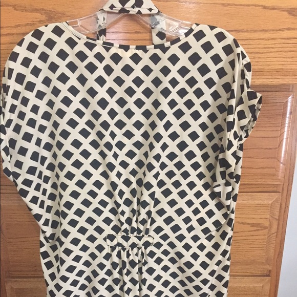 Black & Cream colored top - Picture 3 of 4